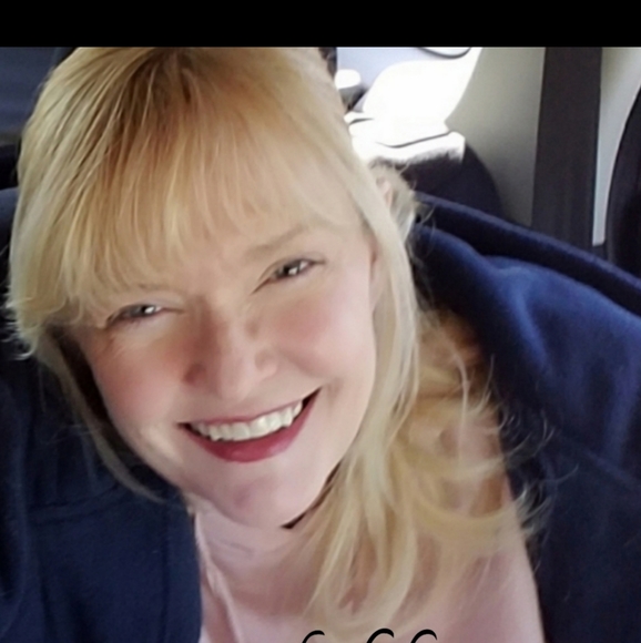 Meet your Posher, Cynthia - Picture 2 of 14